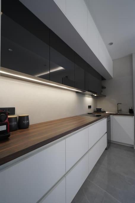 Brand New 3Br With 2 Bathrooms Marousi Apartment 아테네 외부 사진